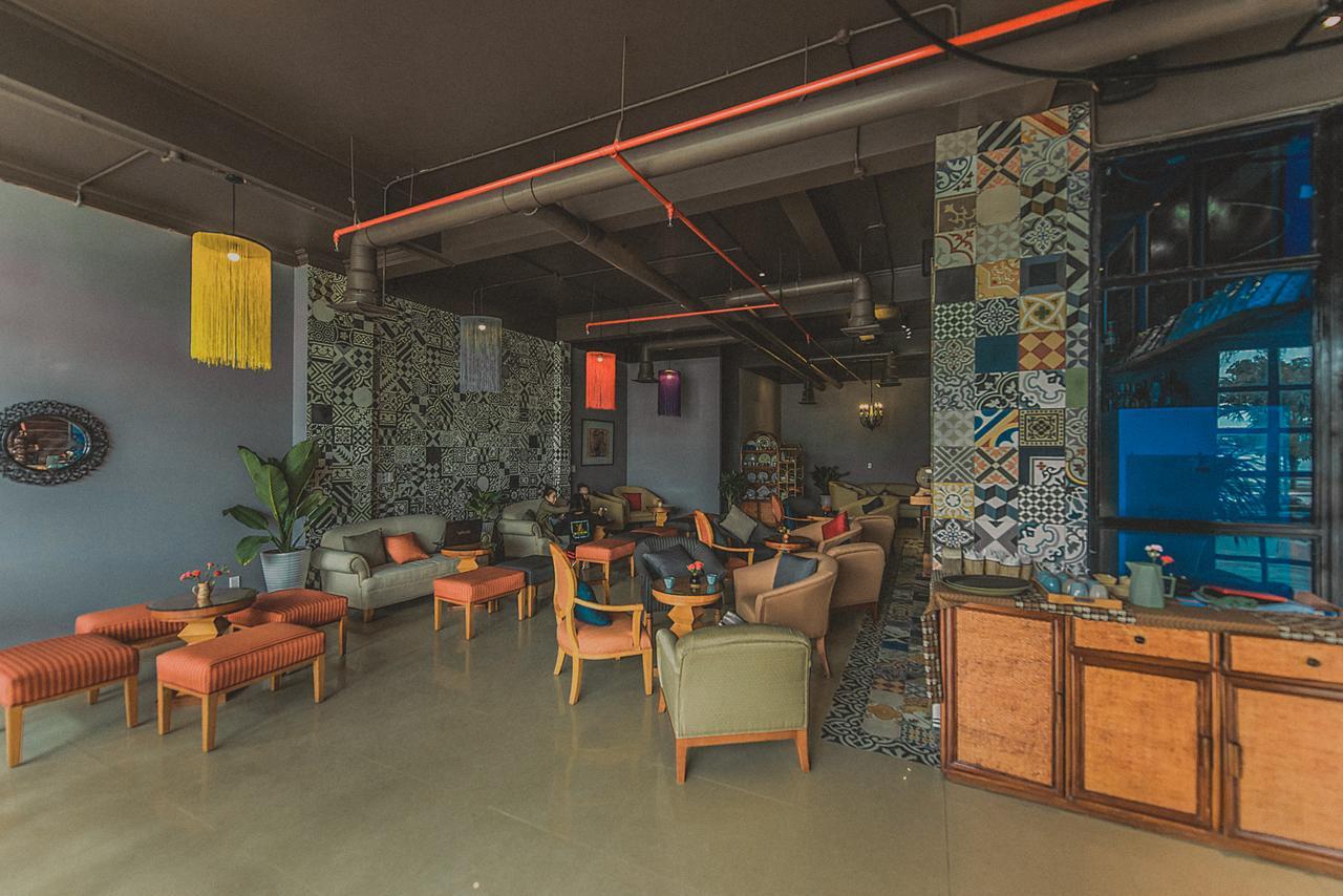 Geminai Hotel & Cafe Dong Hoi Exteriör bild